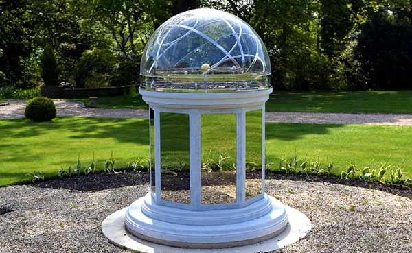 Orrery planetarium for the garden