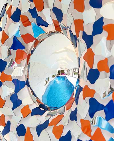Detail of pool mirror decor