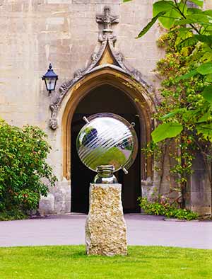 Sculpture to mark anniversaries and memorialise events and people
