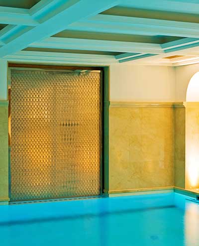 Indoor water wall