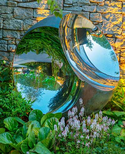 Bite modern garden art