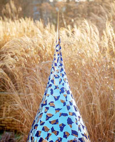 The tip of the Teardrop Mantle statue