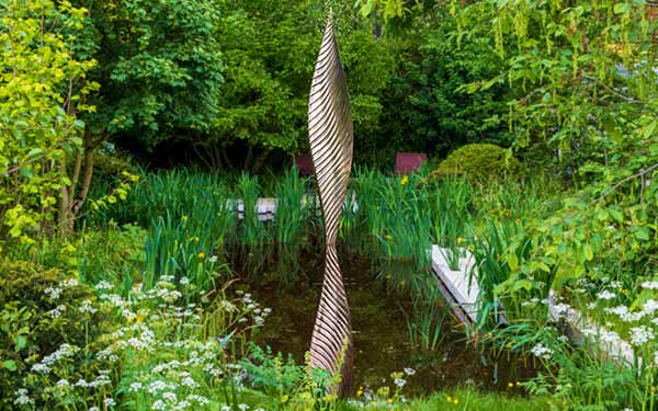 Nyneve shard sculpture