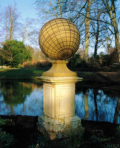 Stone sundial,
Stowe School,
Buckinghamshire