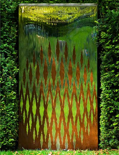 Interwoven water wall